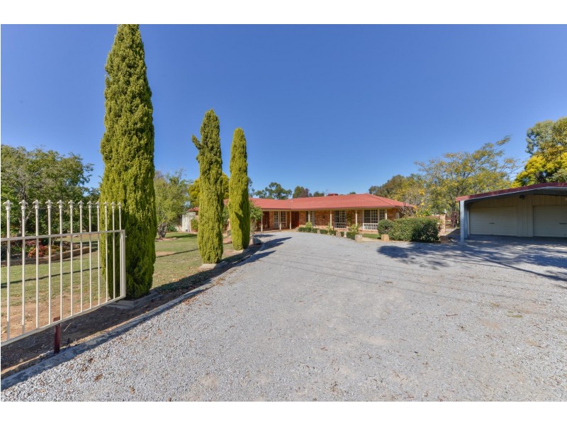 2 Palmer Drive, Tamworth NSW 2340