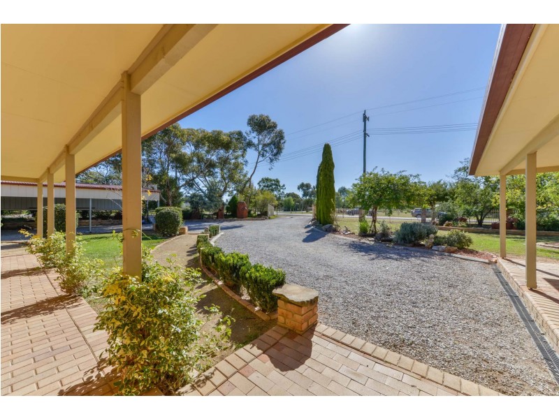 2 Palmer Drive, Tamworth NSW 2340