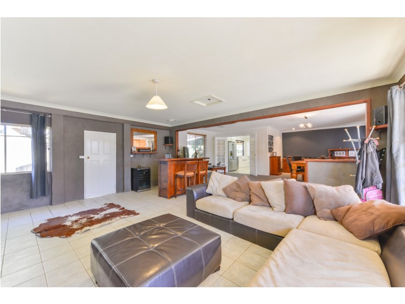 2 Palmer Drive, Tamworth NSW 2340