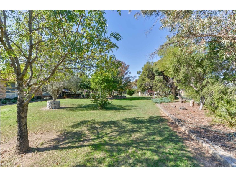 2 Palmer Drive, Tamworth NSW 2340