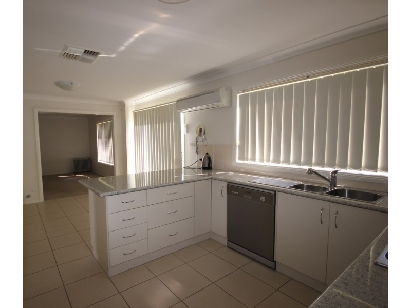 54 The Heights, Tamworth NSW 2340