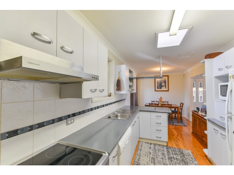 2 Flinders Street, Westdale NSW 2340