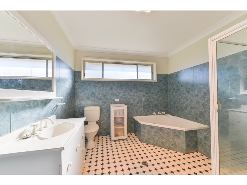 2 Flinders Street, Westdale NSW 2340