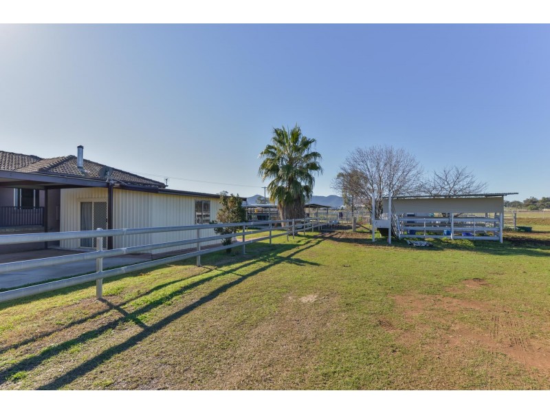 2 Flinders Street, Westdale NSW 2340