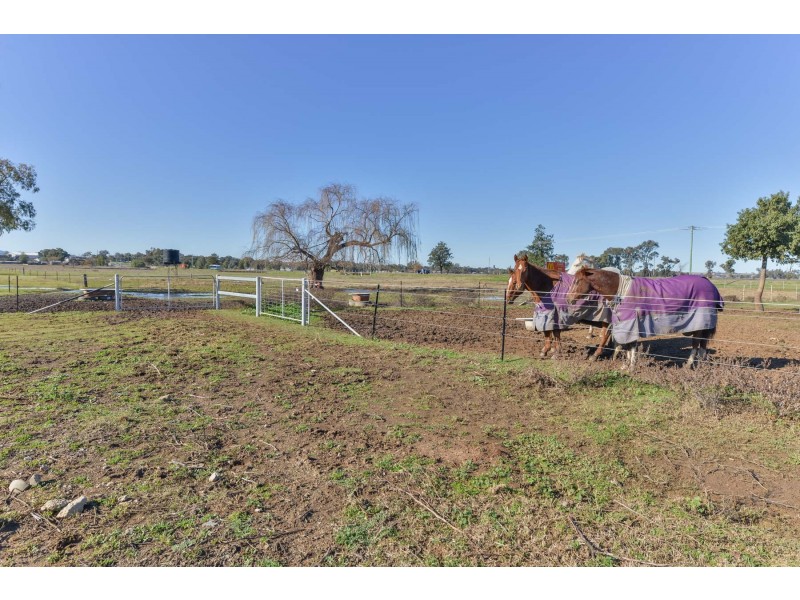 2 Flinders Street, Westdale NSW 2340