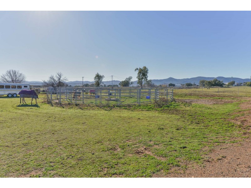 2 Flinders Street, Westdale NSW 2340