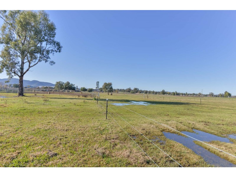2 Flinders Street, Westdale NSW 2340