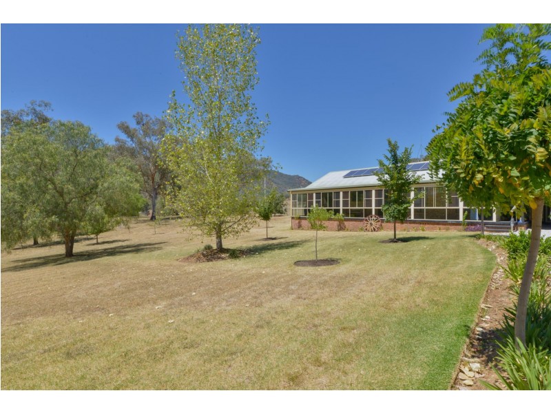 90 Woodside Chase, Tamworth NSW 2340