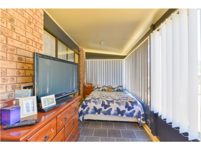 90 Woodside Chase, Tamworth NSW 2340