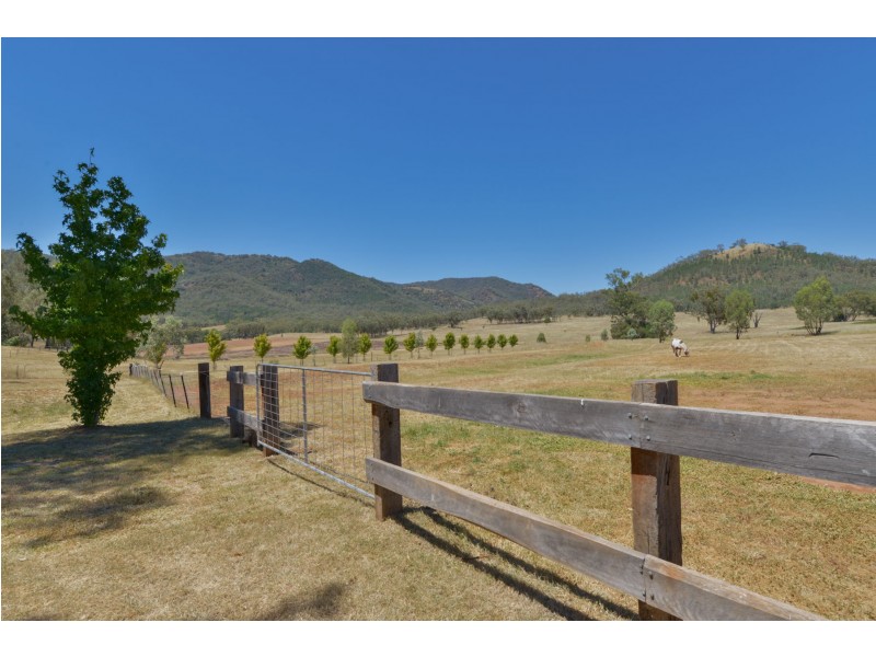 90 Woodside Chase, Tamworth NSW 2340
