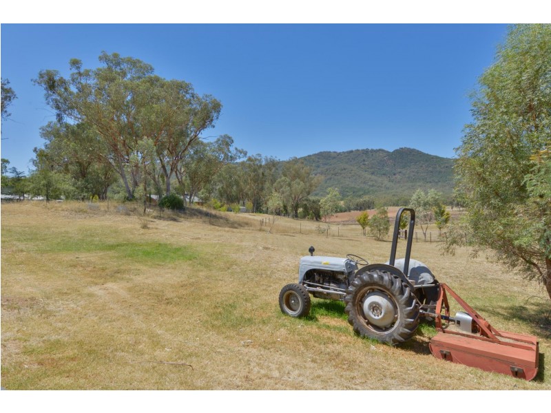 90 Woodside Chase, Tamworth NSW 2340