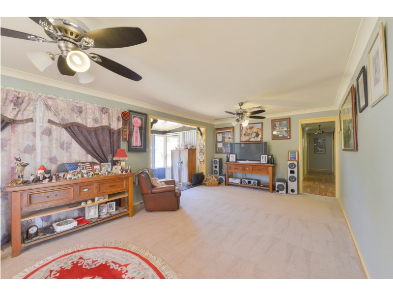 90 Woodside Chase, Tamworth NSW 2340