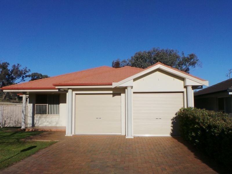 8a Conimbla Crescent, Tamworth NSW 2340