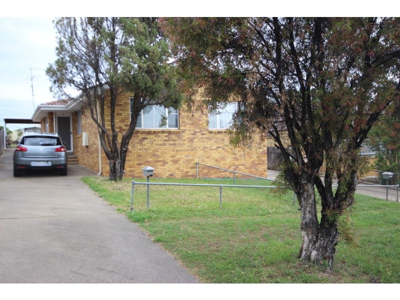2/11 Yarmouth Parade, Tamworth NSW 2340