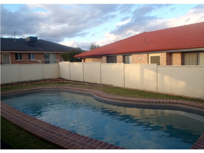 12 Merrinee Place, Tamworth NSW 2340