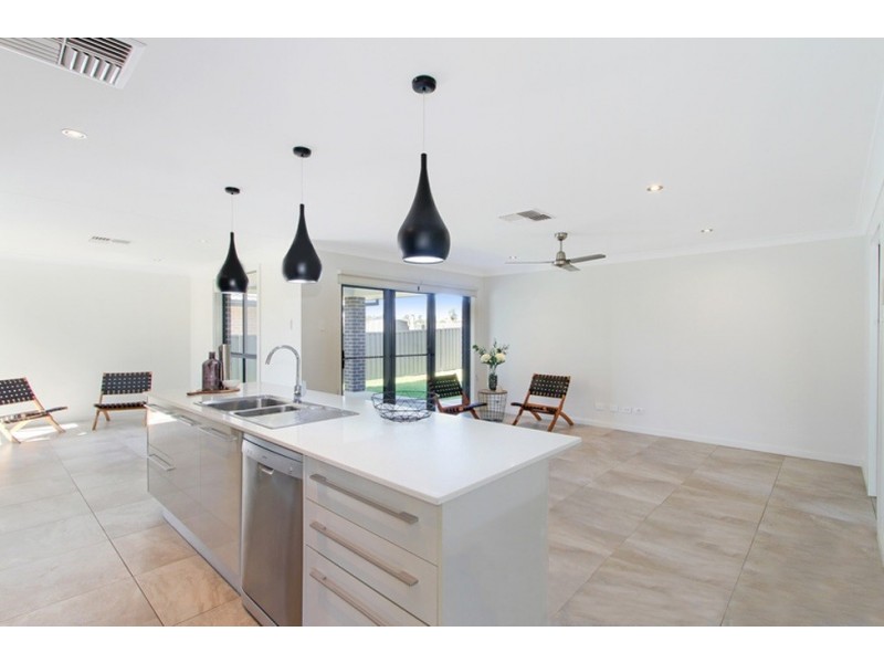 47 Warrah Drive, Tamworth NSW 2340