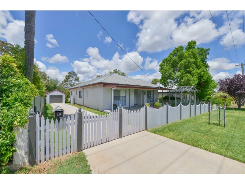 19 Russell Street, Tamworth NSW 2340