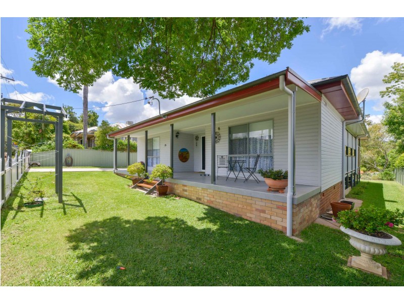 19 Russell Street, Tamworth NSW 2340
