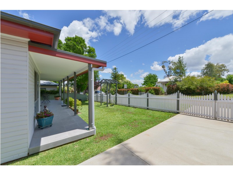 19 Russell Street, Tamworth NSW 2340