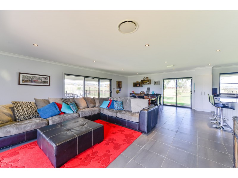2 Songlark Place, Tamworth NSW 2340