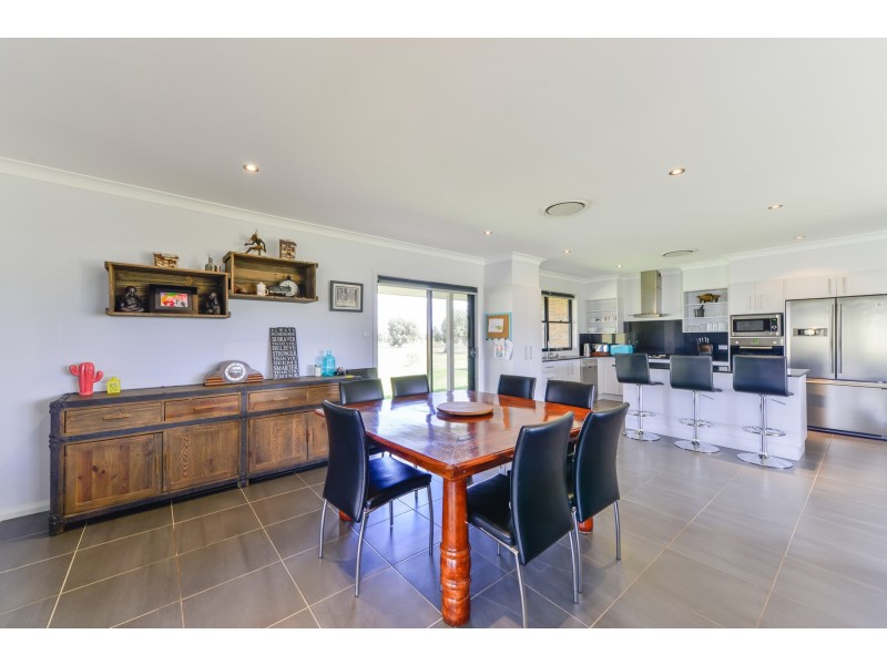 2 Songlark Place, Tamworth NSW 2340