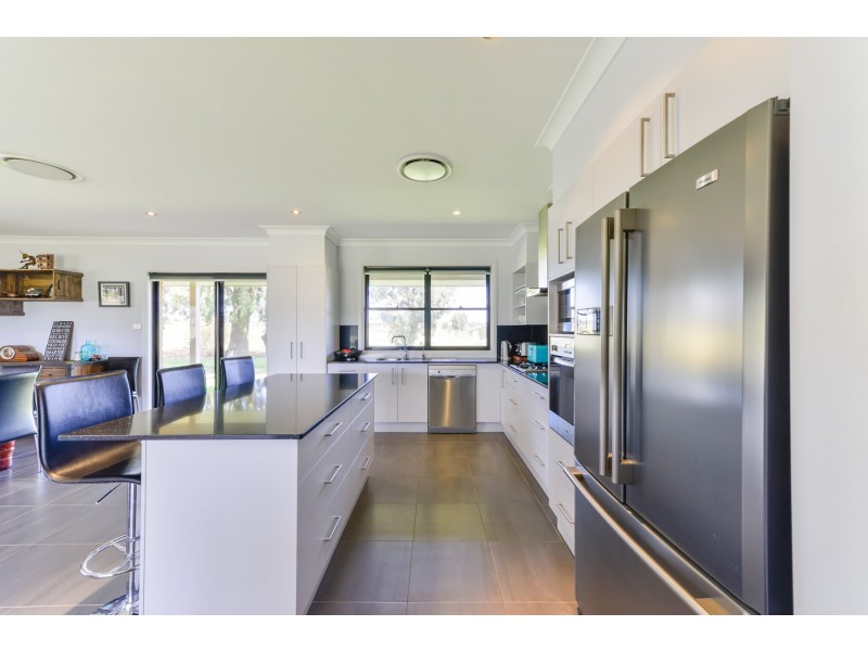 2 Songlark Place, Tamworth NSW 2340