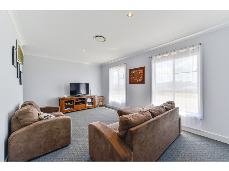 2 Songlark Place, Tamworth NSW 2340