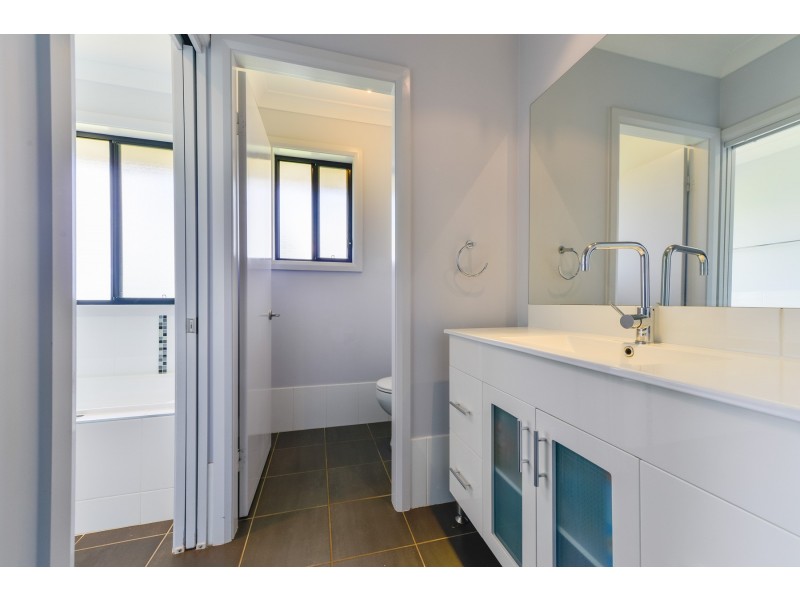2 Songlark Place, Tamworth NSW 2340