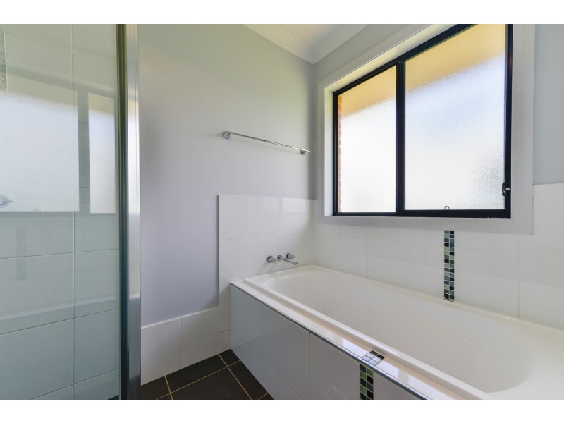 2 Songlark Place, Tamworth NSW 2340