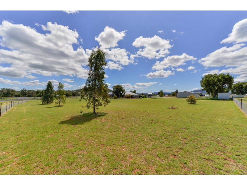 2 Songlark Place, Tamworth NSW 2340