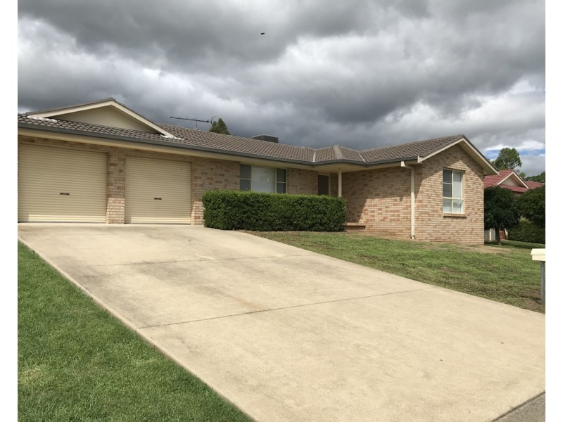 27 Fishermans Place, Tamworth NSW 2340