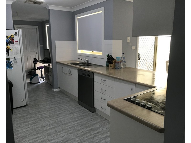 27 Fishermans Place, Tamworth NSW 2340