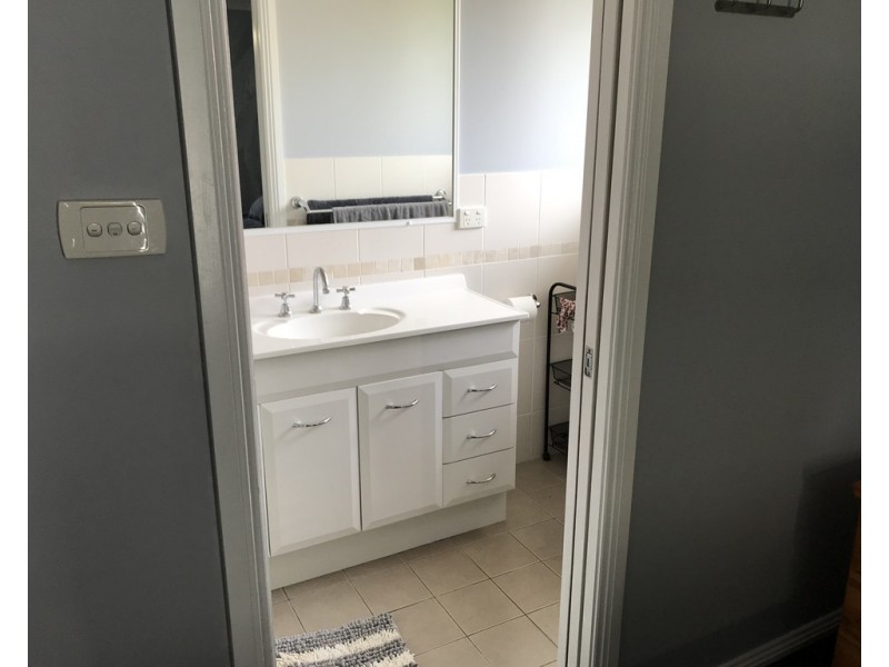 27 Fishermans Place, Tamworth NSW 2340