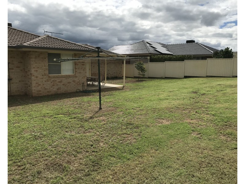 27 Fishermans Place, Tamworth NSW 2340