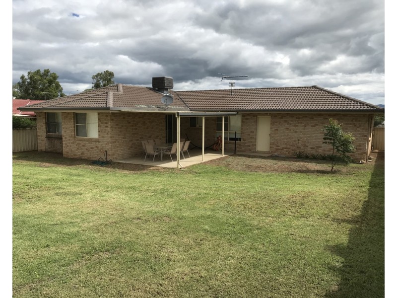 27 Fishermans Place, Tamworth NSW 2340