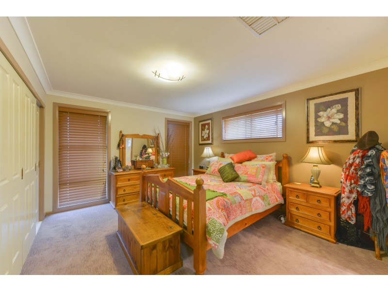 15 Somerset Place, Tamworth NSW 2340