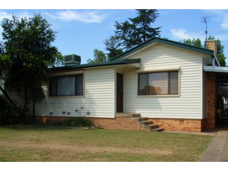 4 Croydon Avenue, Tamworth NSW 2340