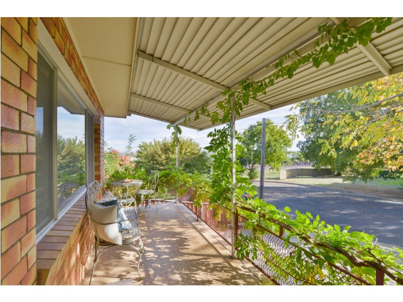 15 Chelmsford Street, Tamworth NSW 2340