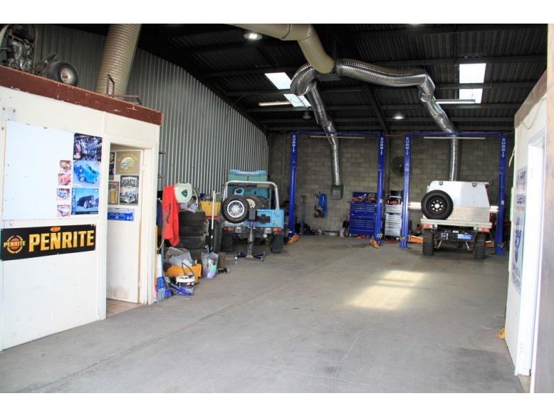 2/22 MacIntosh Street, Tamworth NSW 2340