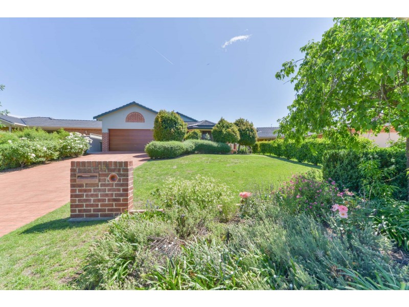 16 Overlanders Way, Tamworth NSW 2340