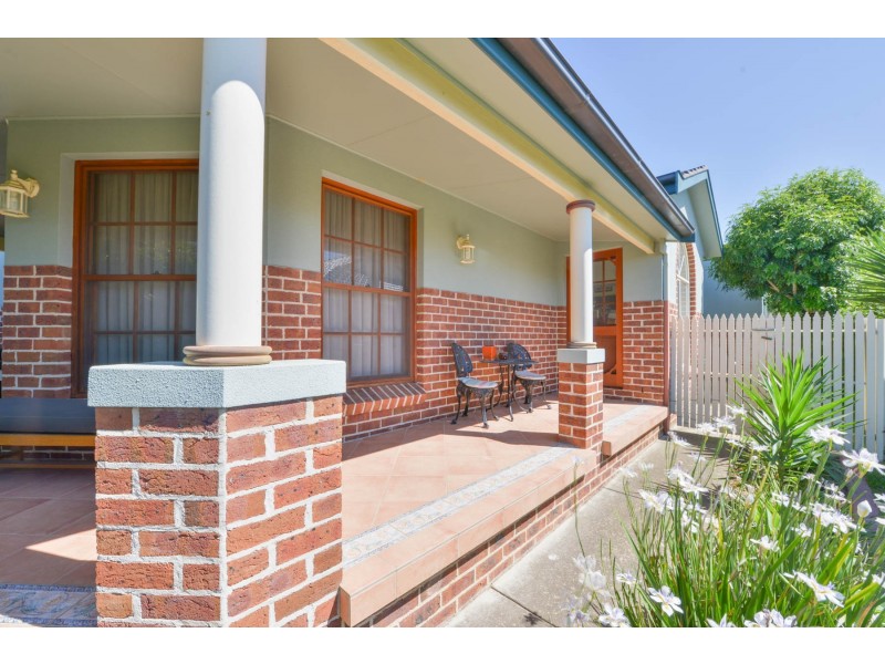 16 Overlanders Way, Tamworth NSW 2340