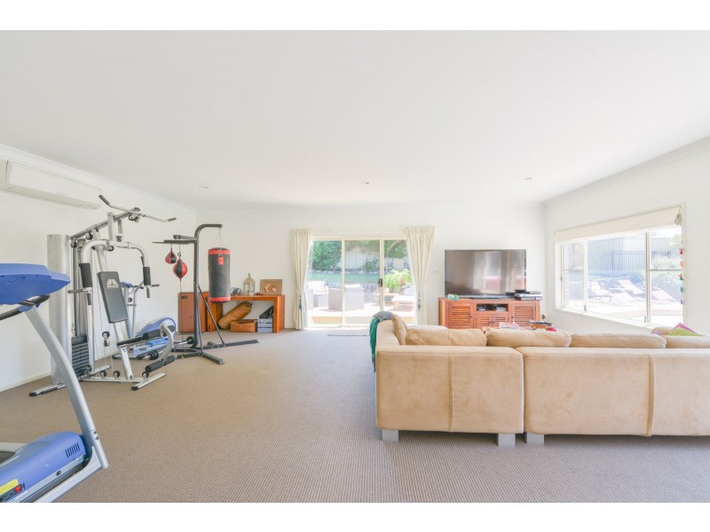 16 Overlanders Way, Tamworth NSW 2340