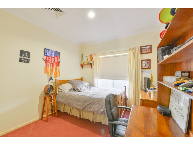 16 Overlanders Way, Tamworth NSW 2340