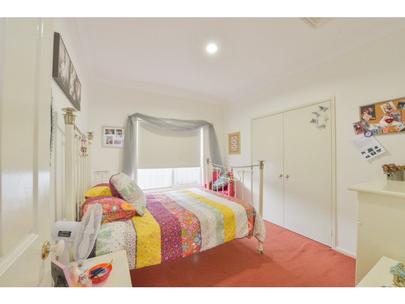 16 Overlanders Way, Tamworth NSW 2340