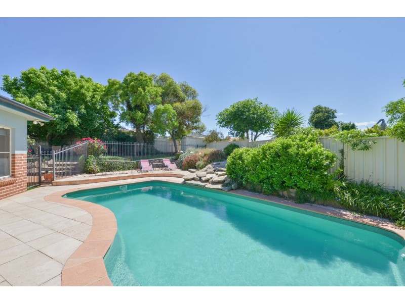 16 Overlanders Way, Tamworth NSW 2340