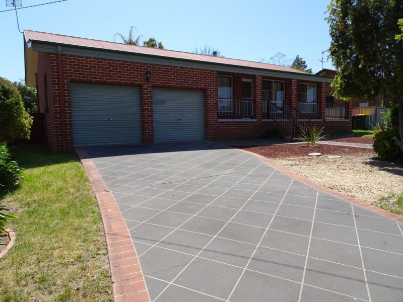13 Willow Park Avenue, Kootingal NSW 2352