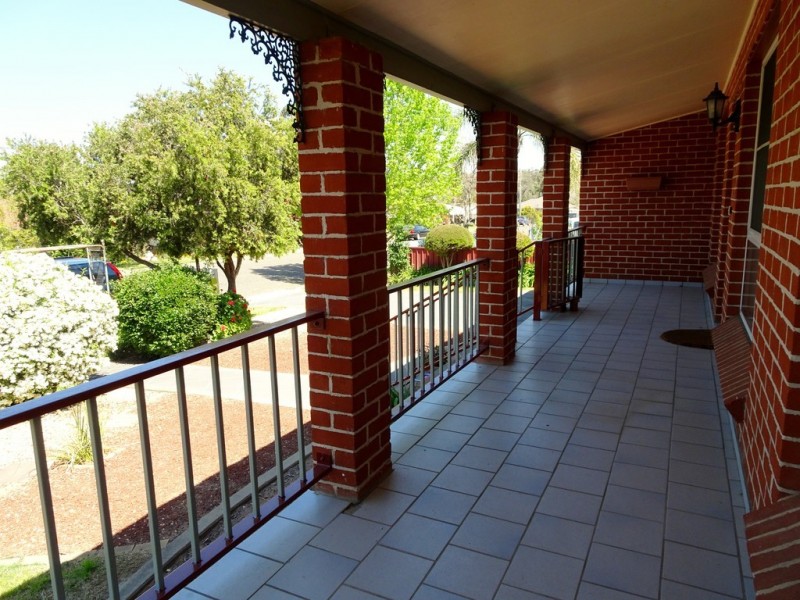 13 Willow Park Avenue, Kootingal NSW 2352