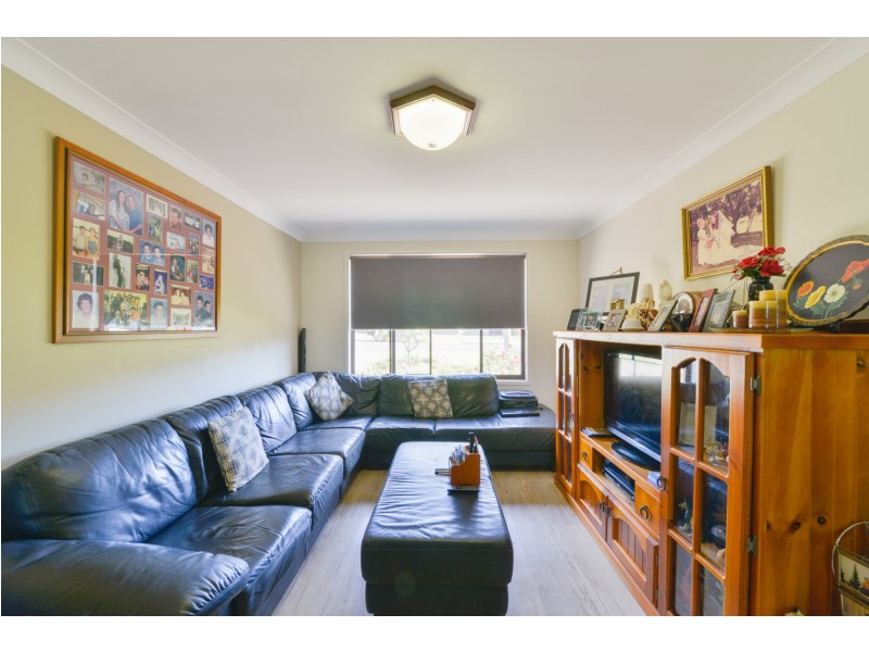 19 Johns Drive, Kootingal NSW 2352