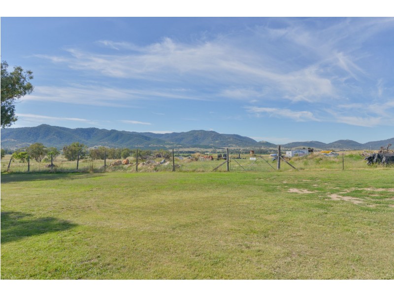 19 Johns Drive, Kootingal NSW 2352