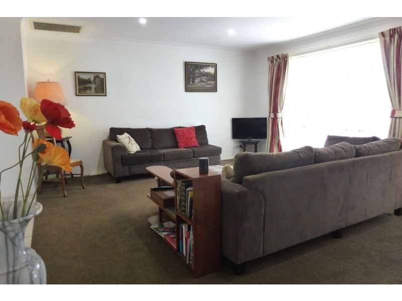 18 Ventnor Drive, Tamworth NSW 2340